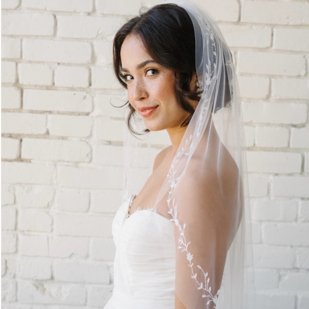 Wedding Veil - SARA GABRIEL (PHOENIX VEIL)